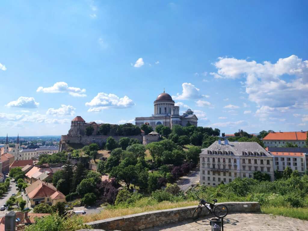 Esztergom városképe a Dunakanyarban