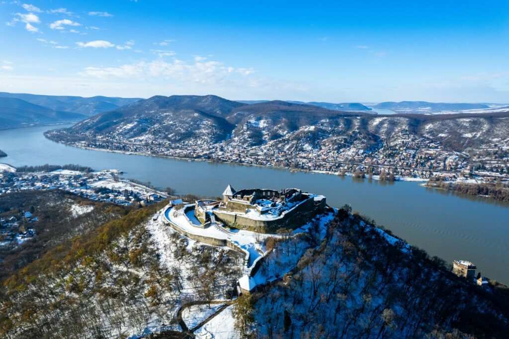 Visegrád látképe a Dunakanyarban